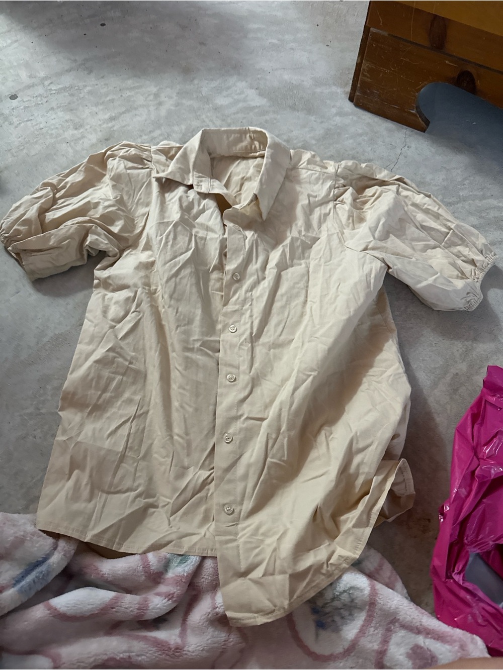 Womens Cream Button-Up Short Sleeve Shirt